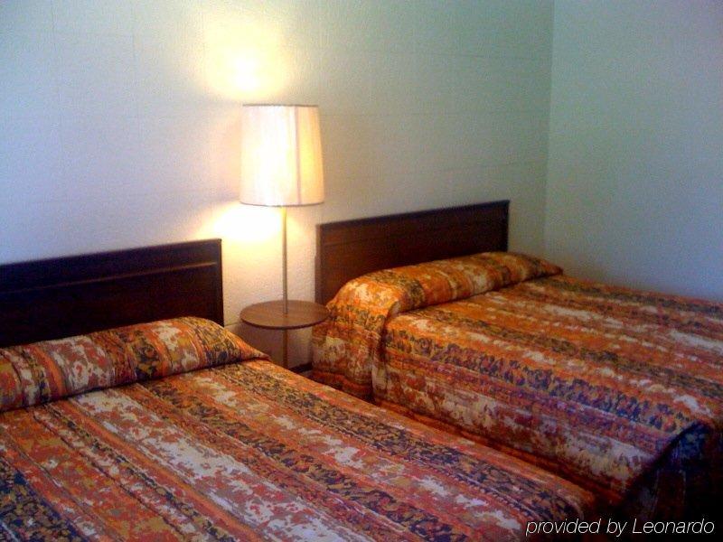 Cool Springs Inn Michigan City Room photo