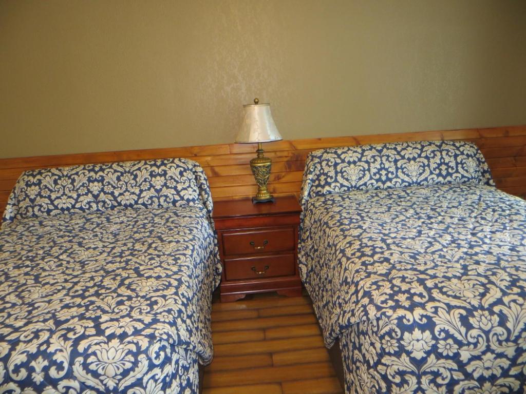 Cool Springs Inn Michigan City Room photo