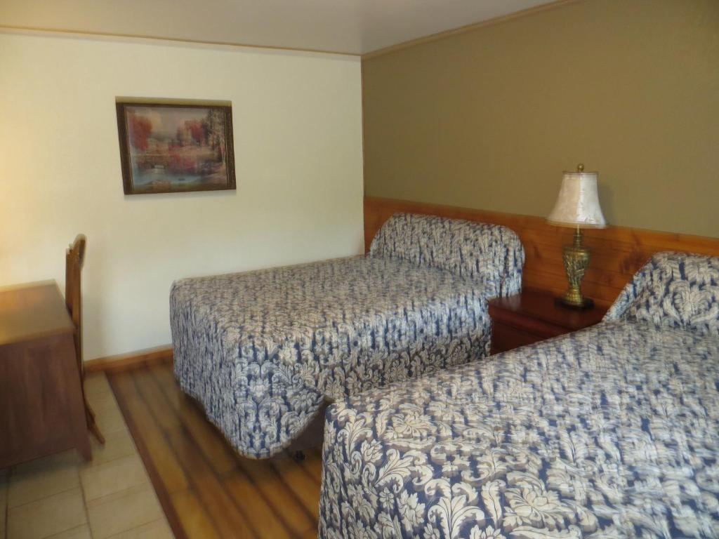 Cool Springs Inn Michigan City Room photo