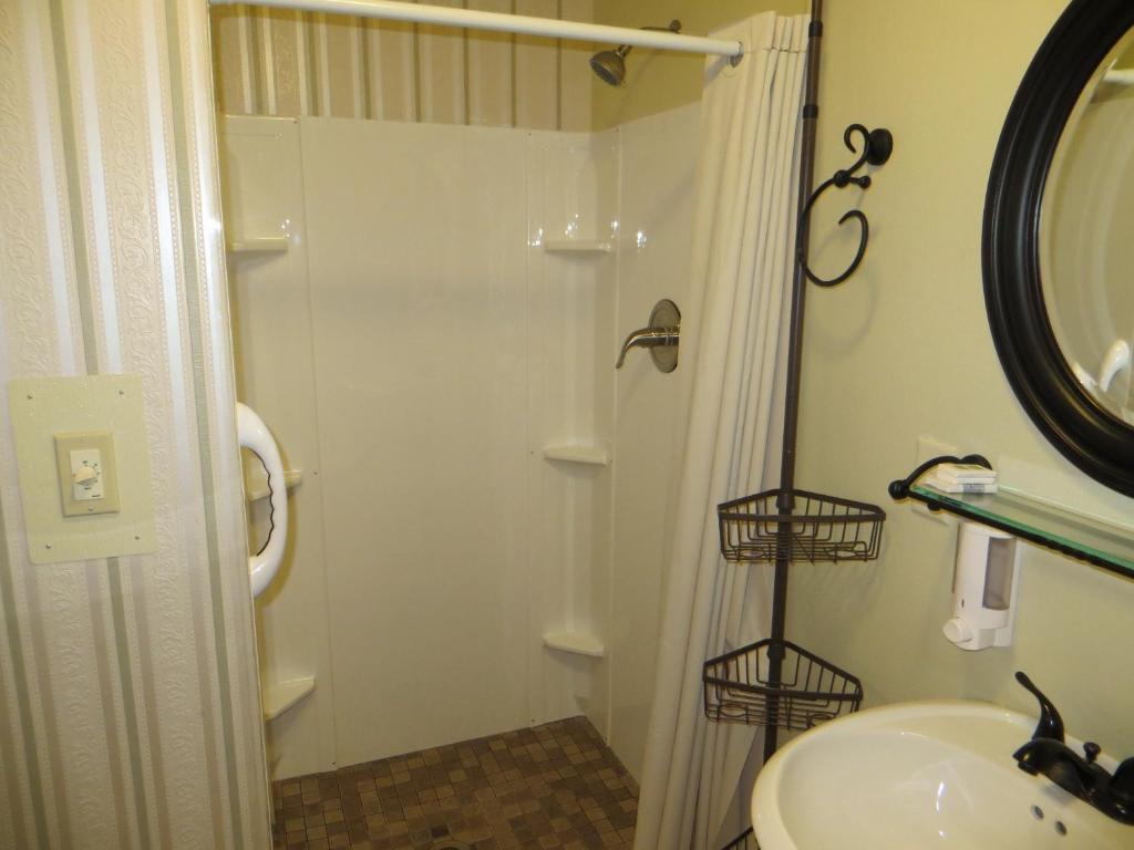 Cool Springs Inn Michigan City Room photo