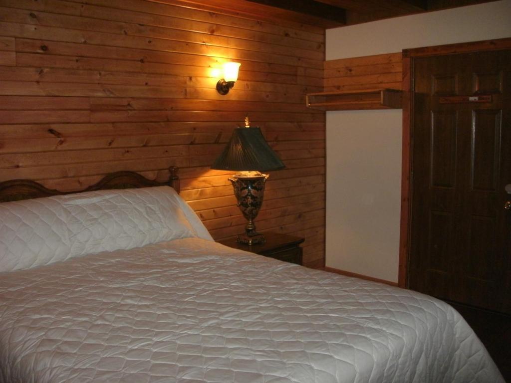 Cool Springs Inn Michigan City Room photo