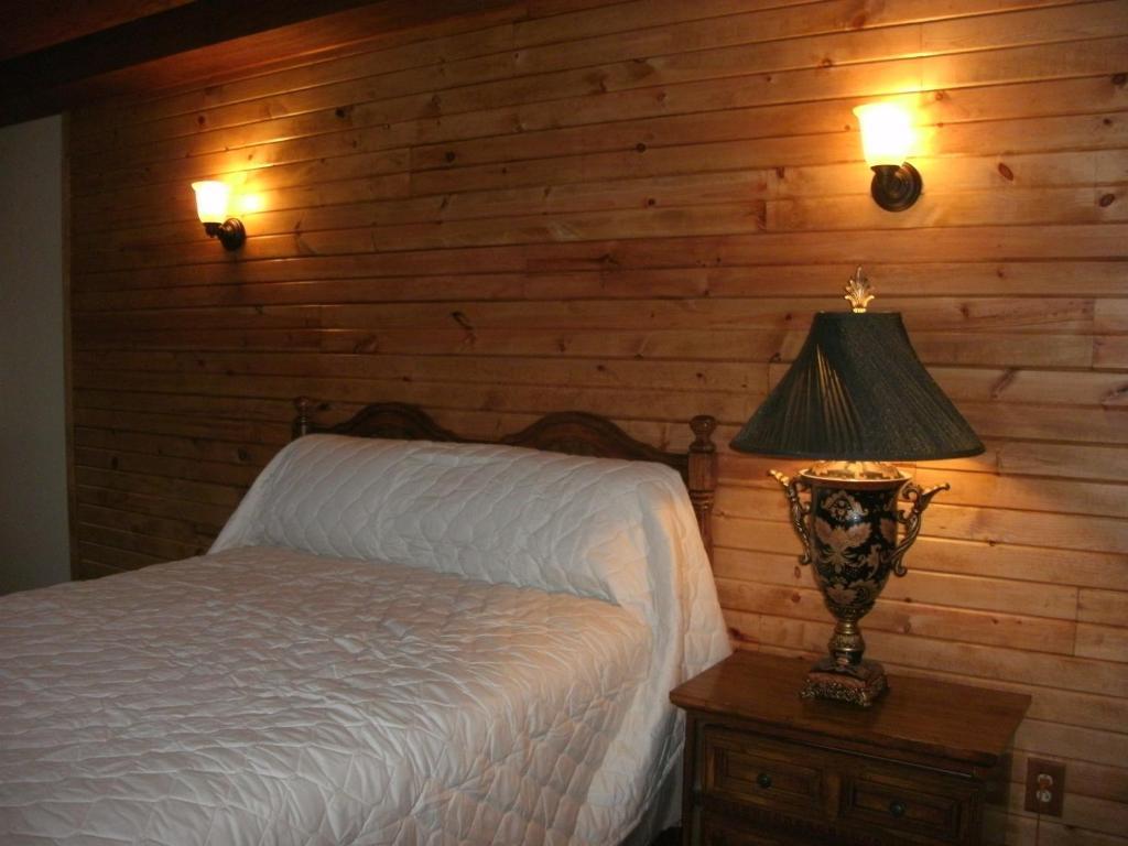 Cool Springs Inn Michigan City Room photo