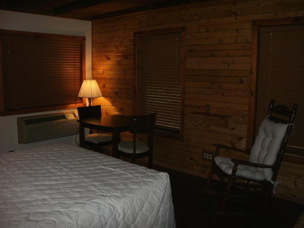 Cool Springs Inn Michigan City Room photo